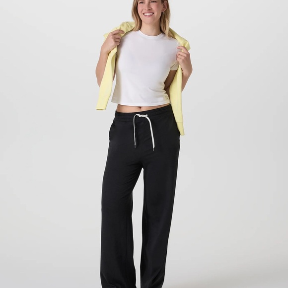 Vuori Pants - Vuori Halo Essential Wideleg Pant Black